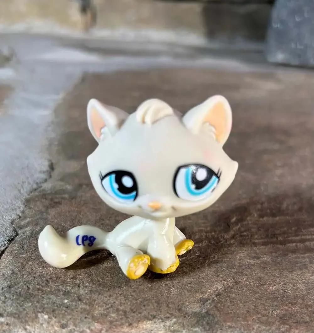 LPS Authentic Littlest Pet Shop 2006 Pearl white blue eyed tabby cat c-031